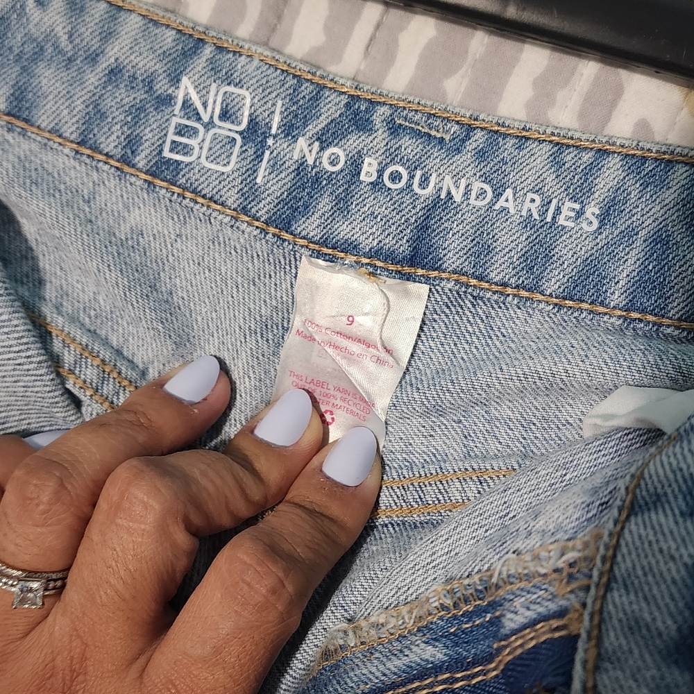 Distressed Jeans - Picture 2 of 4